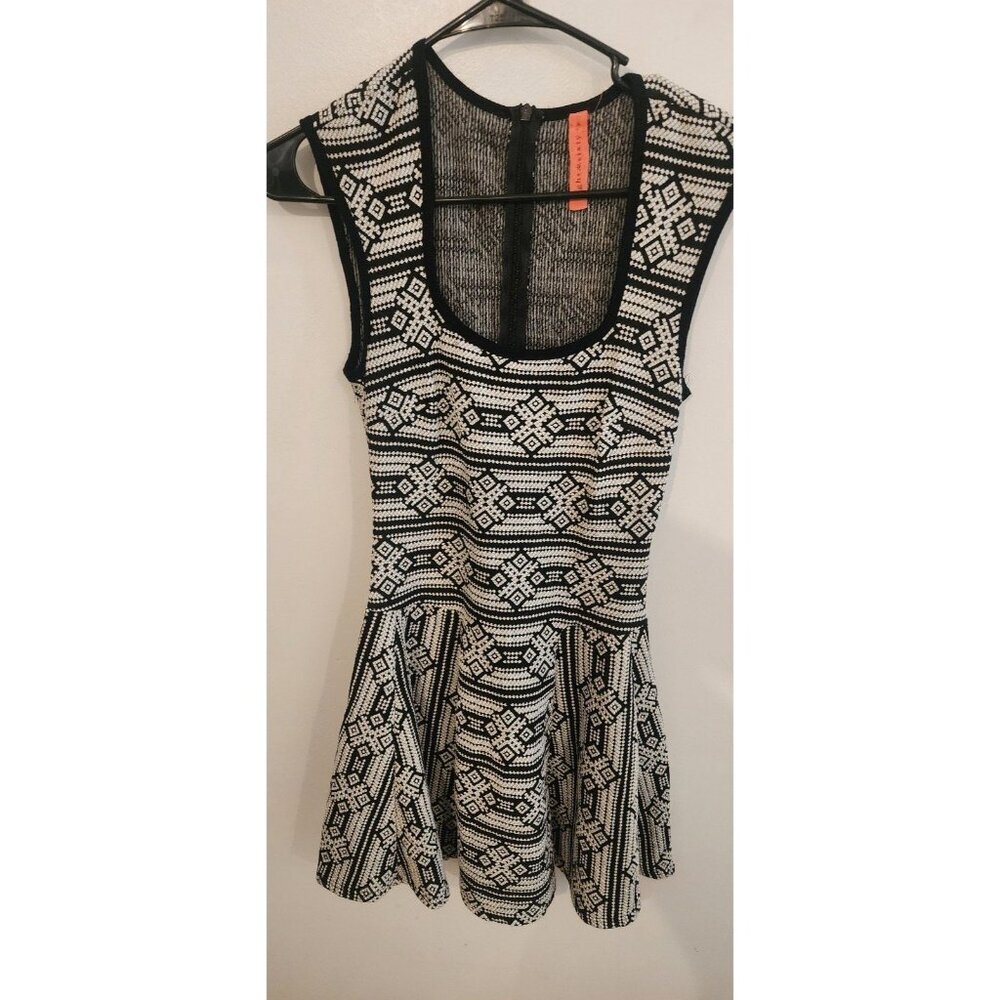 Eight sixty skater dress size small